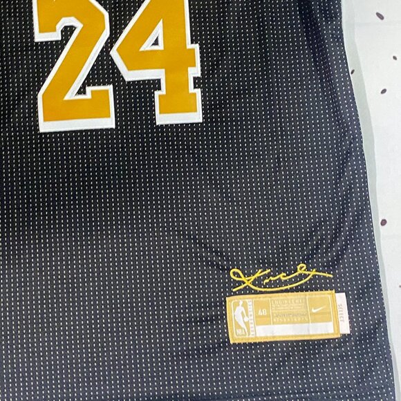 Los Angeles Lakers Player Bryant 24 Black And White Jersey - Picture 3 of 5